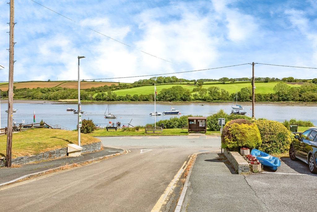 Property photo 2 of 17 Photo