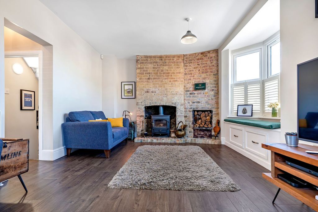 Property photo 2 of 40