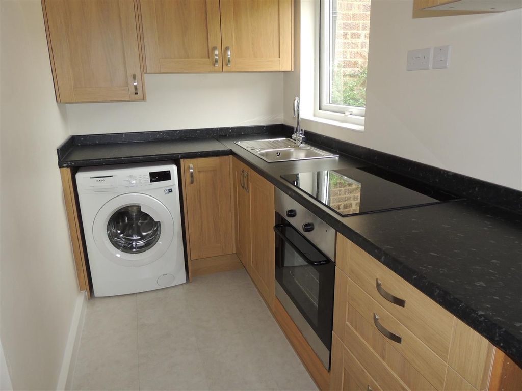 Property photo 3 of 8 Kitchen
