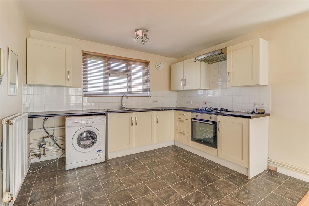 Property photo 2 of 10 Kitchen