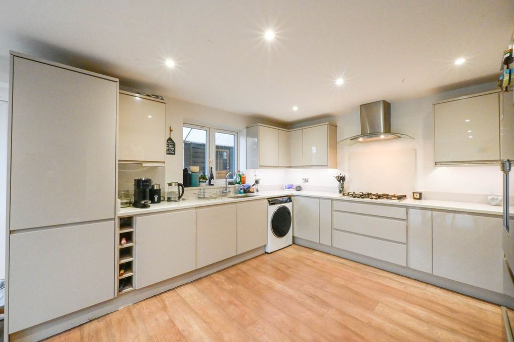 Property photo 3 of 31