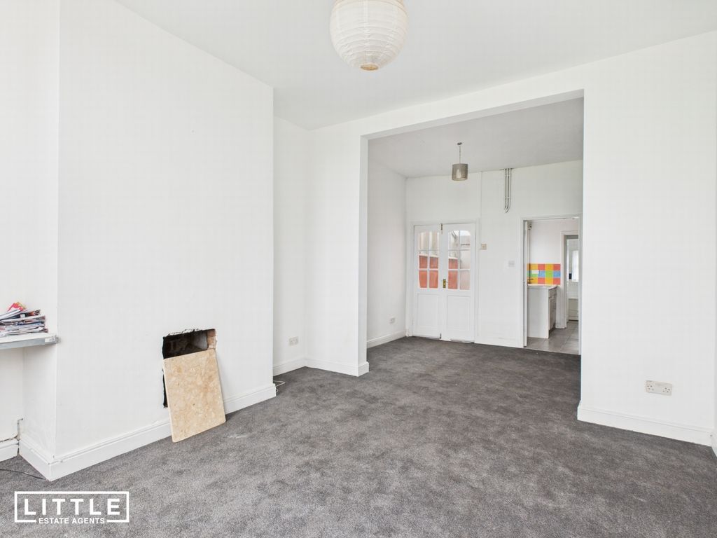 Property photo 2 of 11 Photo 4