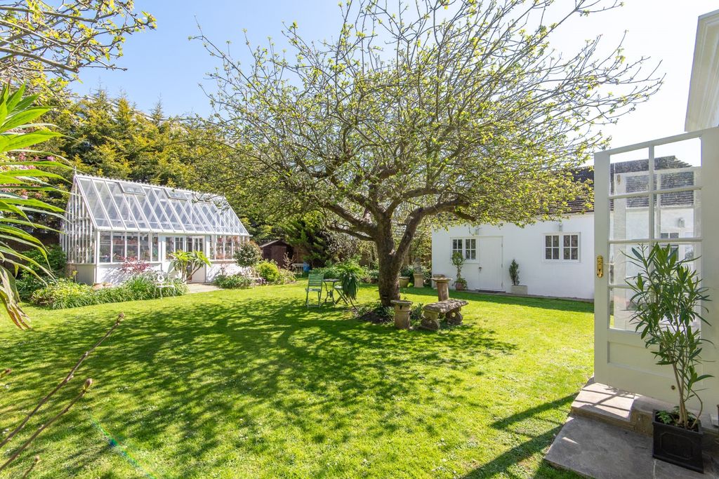 Property photo 3 of 56 Whitecottage-6