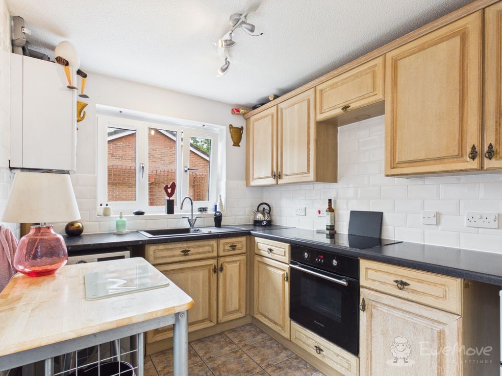 Property photo 2 of 14 Kitchen
