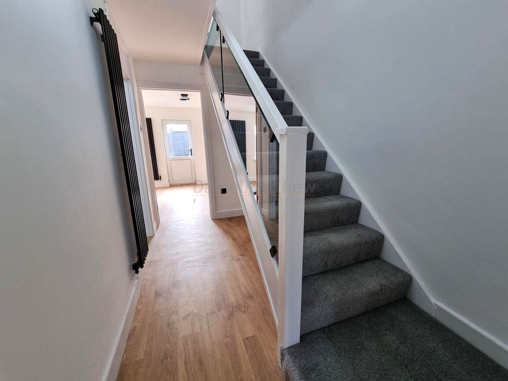 Property photo 2 of 17 Hallway