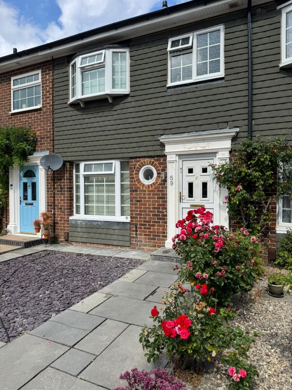 Property photo 1 of 34 3 Bed Semi-Detached House To Rent Garrick Close, Staines-Upon-Thames Tw18