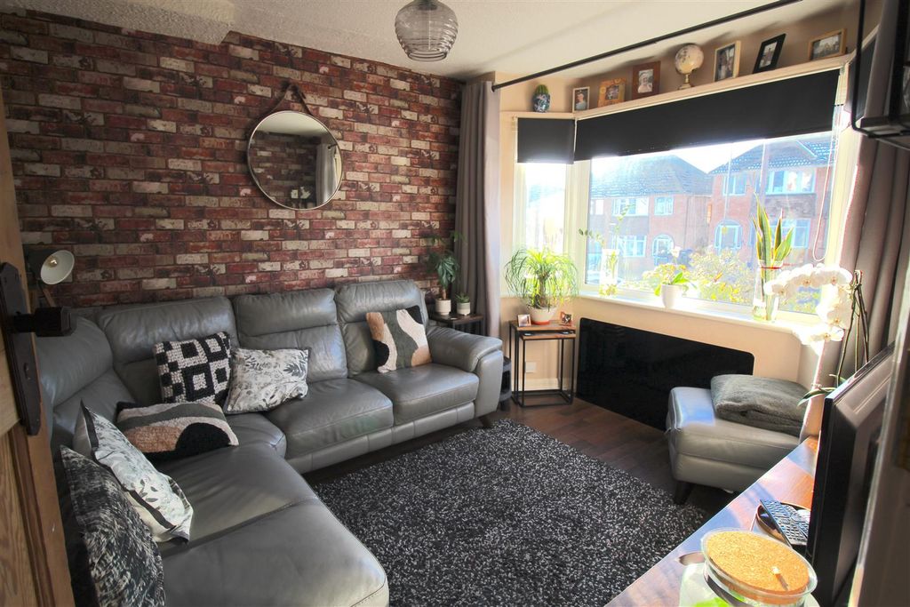 Property photo 2 of 12 Lounge