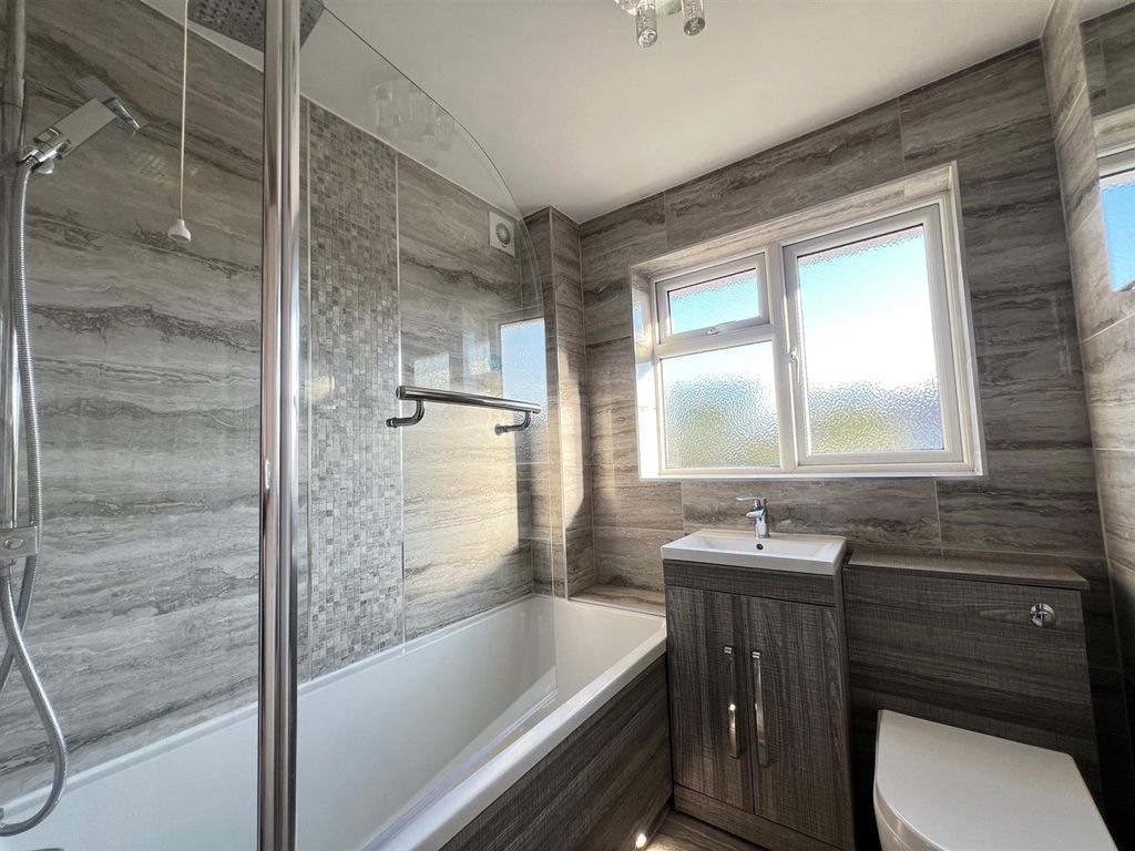 Property photo 2 of 10 Bathroom.Jpg