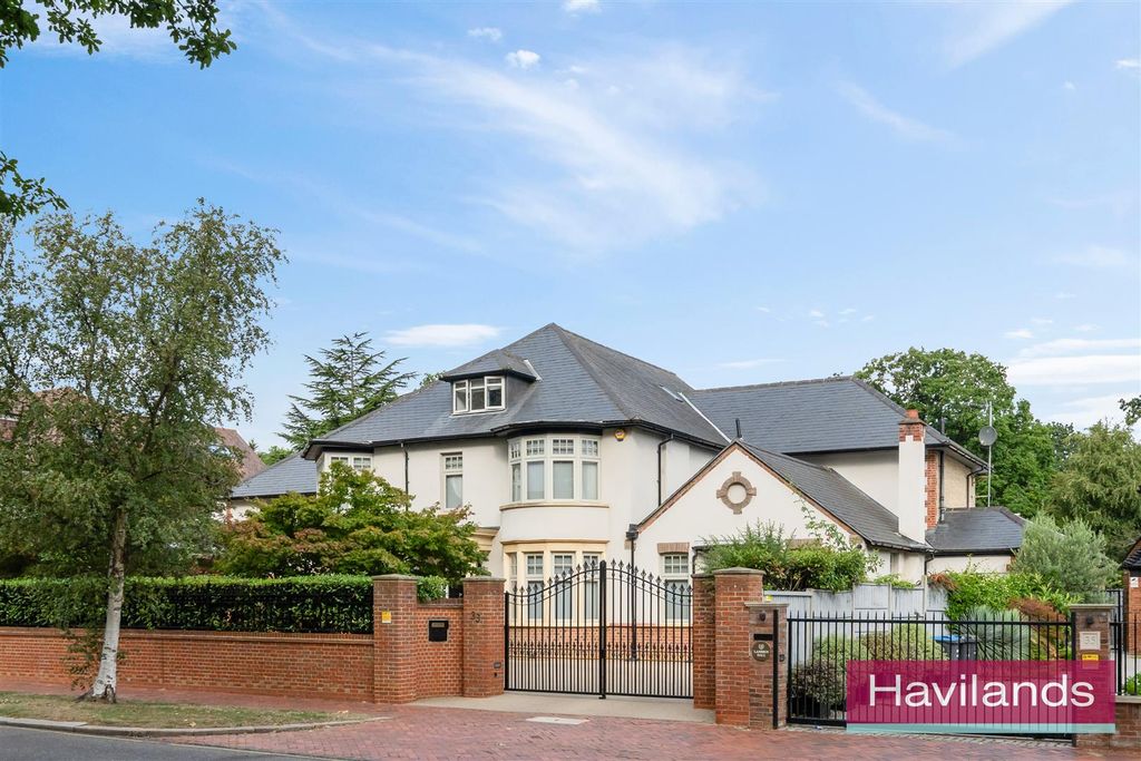 Property photo 1 of 45 Broad Walk-11.Jpg