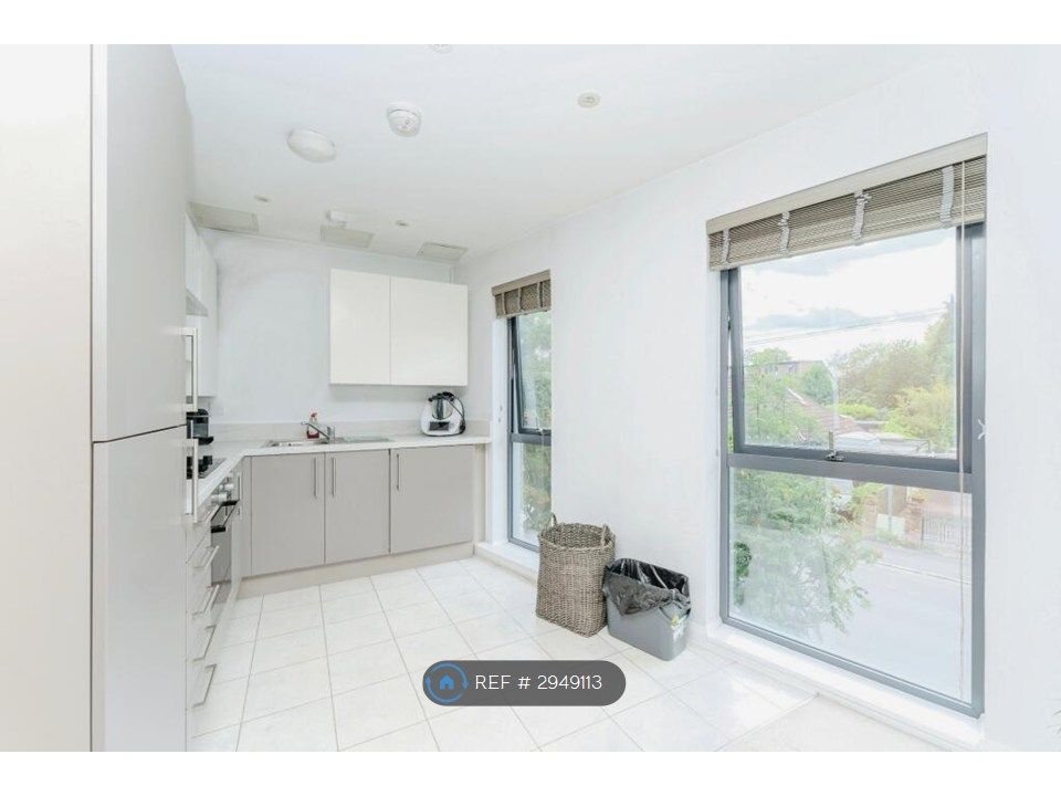 Property photo 3 of 8 Kitchen