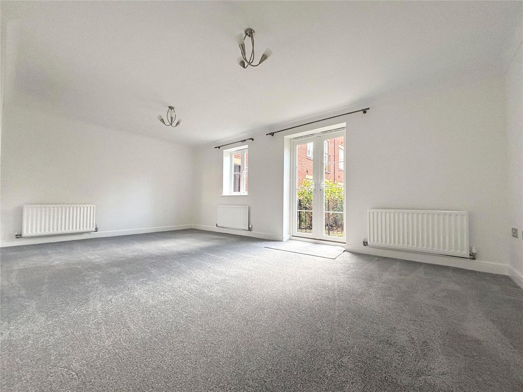 Property photo 3 of 9 Living/Dining Room