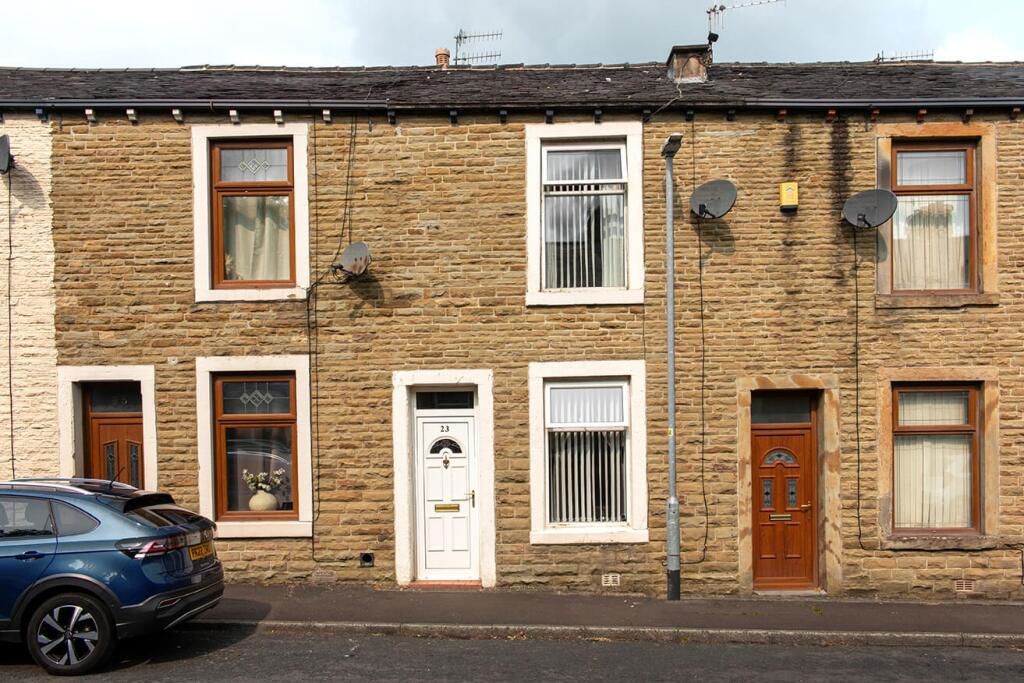 Property photo 1 of 11