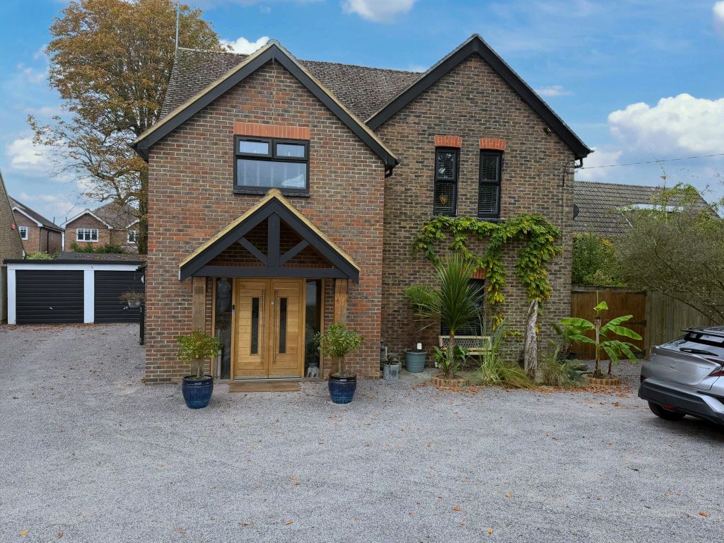 Property photo 1 of 17 Front Aspect