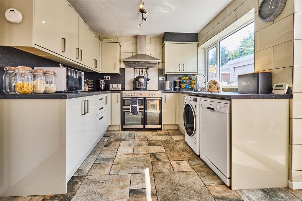 Property photo 3 of 15 Kitchen Area