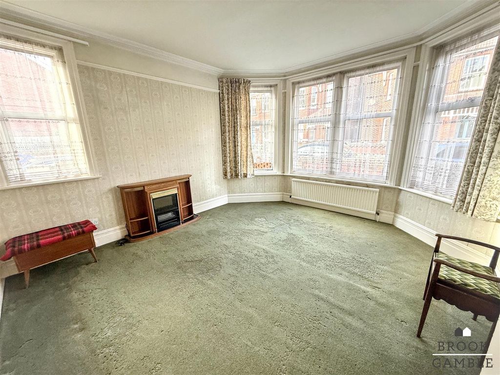 Property photo 2 of 17 01323 438506