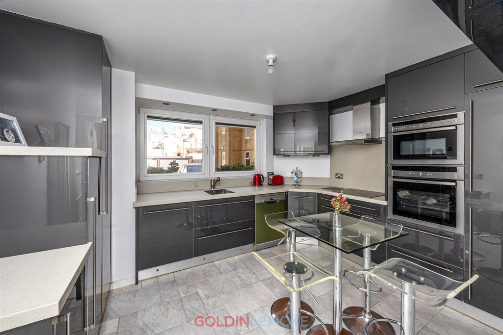 Property photo 2 of 15 Kitchen Breakfast Room