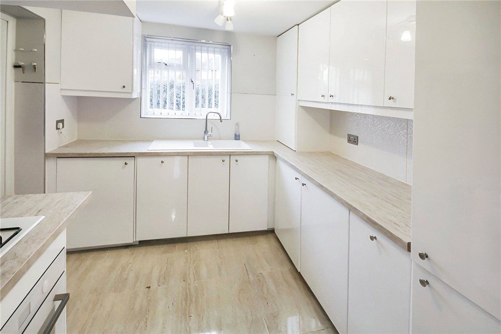 Property photo 2 of 8 Kitchen