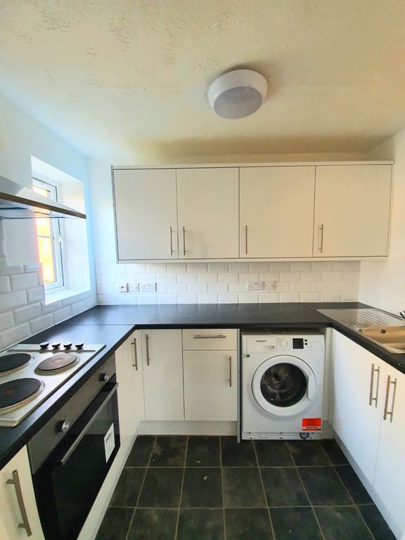 Property photo 1 of 5 Photo 4