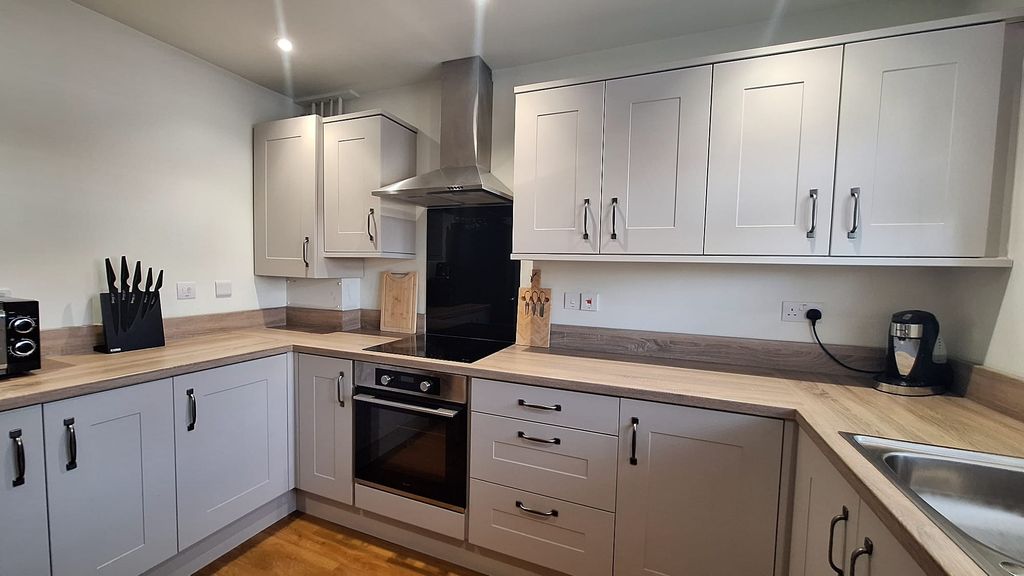 Property photo 3 of 12 Kitchen