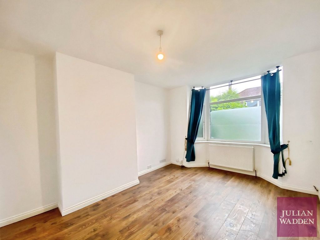 Property photo 2 of 12 Picture No. 16