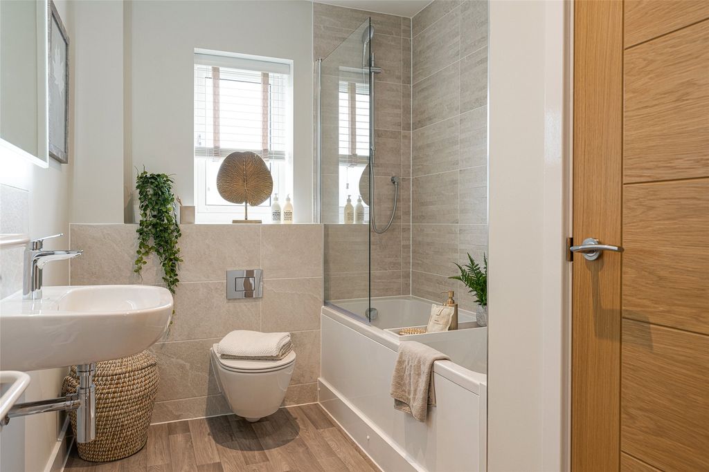 Property photo 2 of 7 Show Home