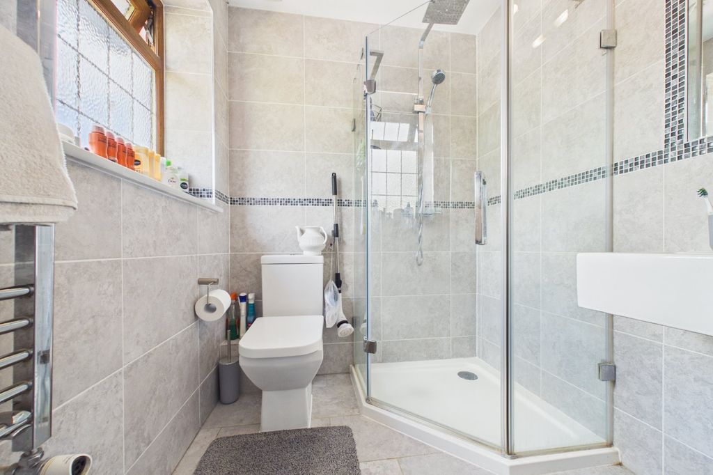 Additional image 15 of 6 bed detached house for saleBeehive Lane, Binfield, Bracknell, Berkshire RG12