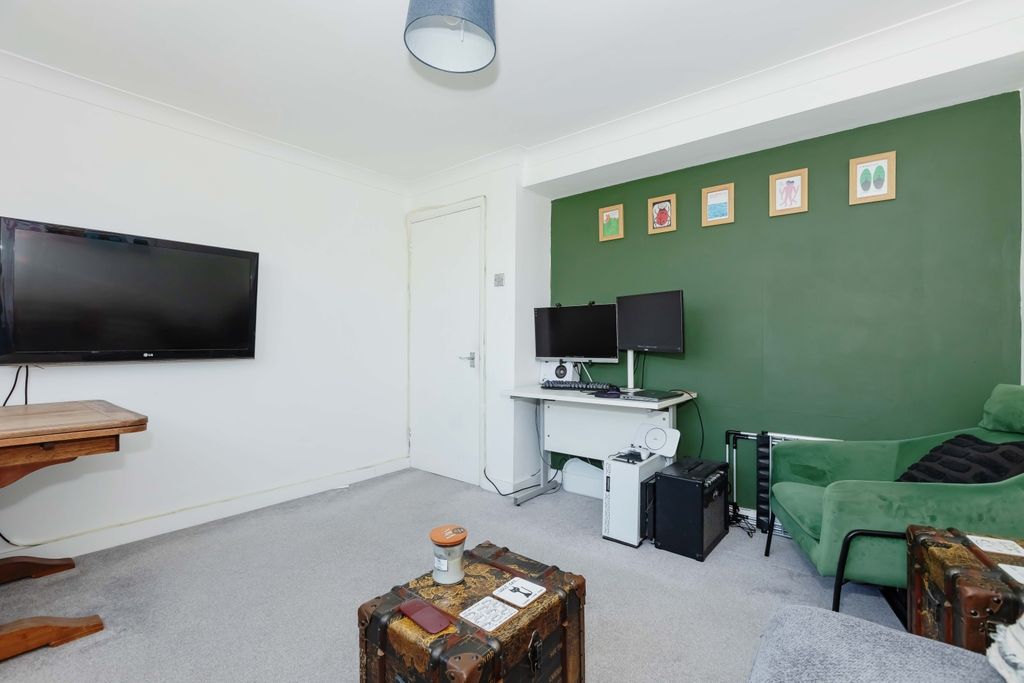 Property photo 3 of 9 Fairfields_5