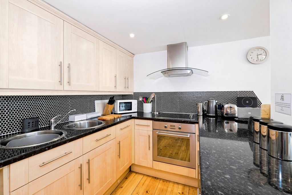 Property photo 2 of 17 Photo