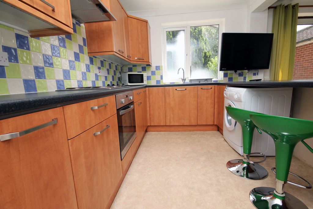 Property photo 1 of 7 Kitchen