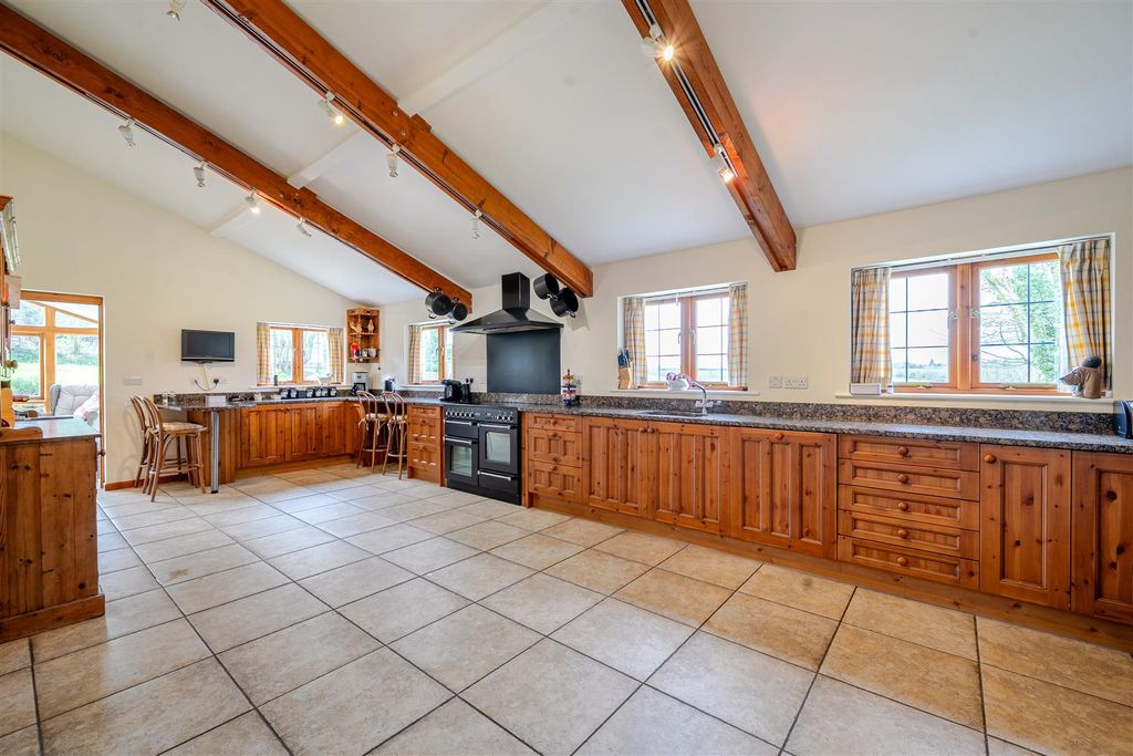 Property photo 3 of 31