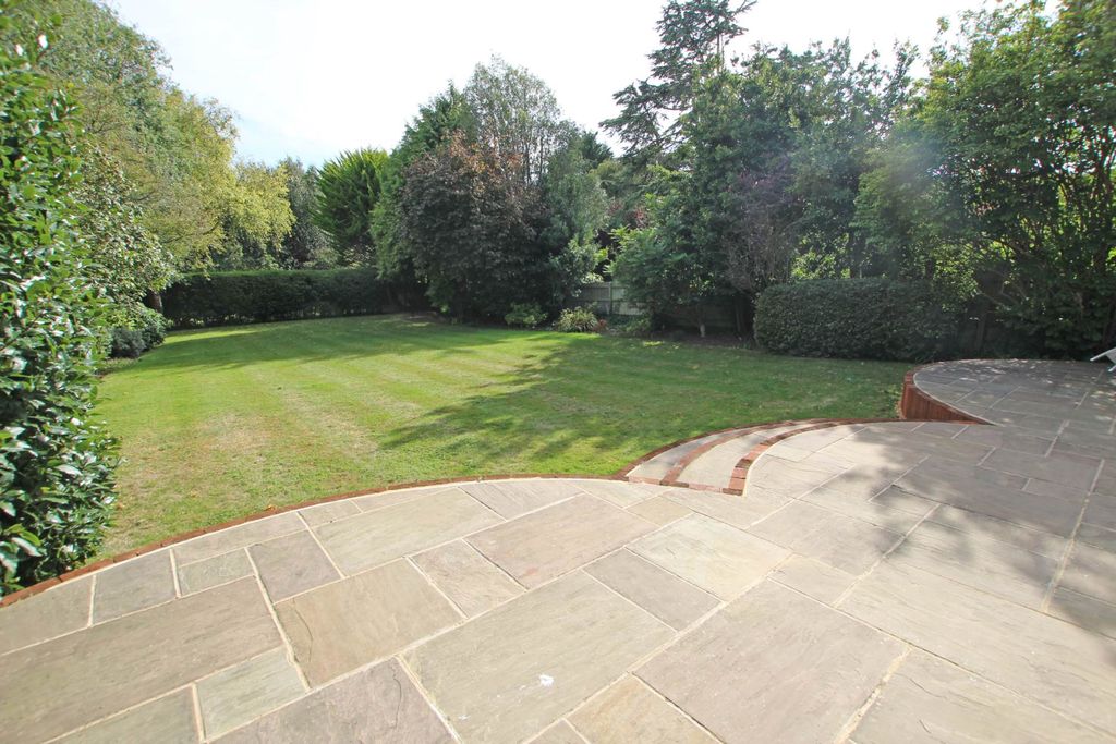 Property photo 2 of 20