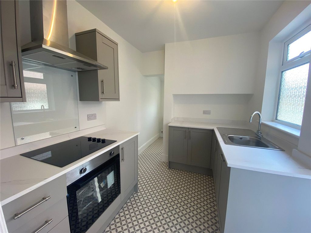 Property photo 2 of 11 Picture No. 12