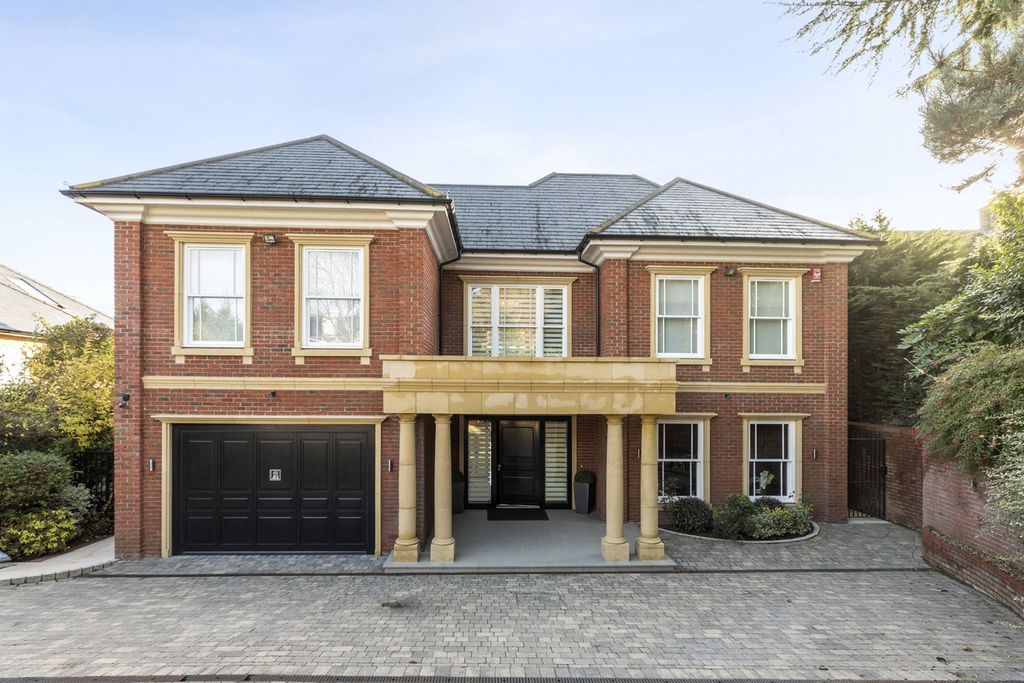 Property photo 1 of 18 Front Day