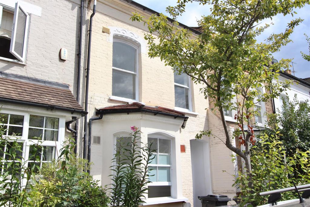 Property photo 2 of 14 Dynevor Road, N16