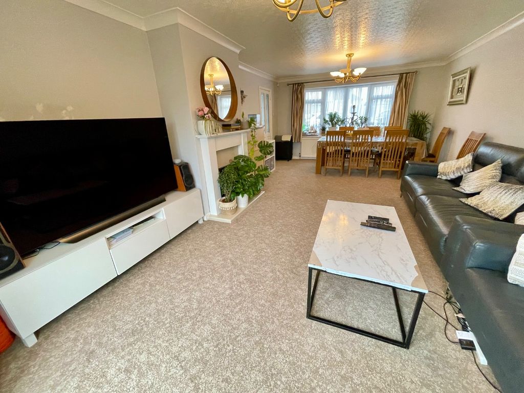 Property photo 3 of 15 4704544