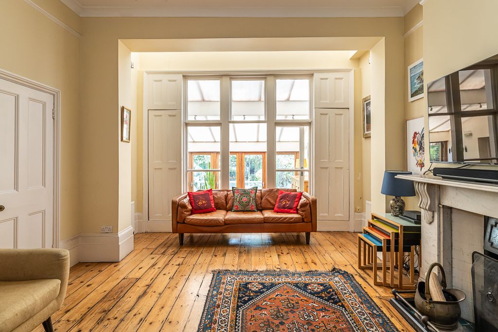Property photo 3 of 33