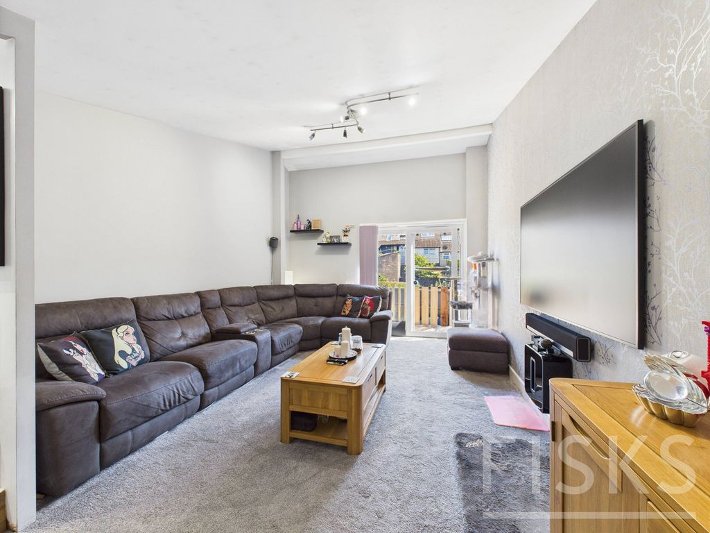 Property photo 3 of 18