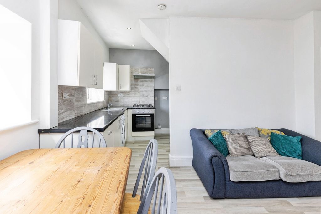 Property photo 2 of 17 Pbox-Img.Jpg