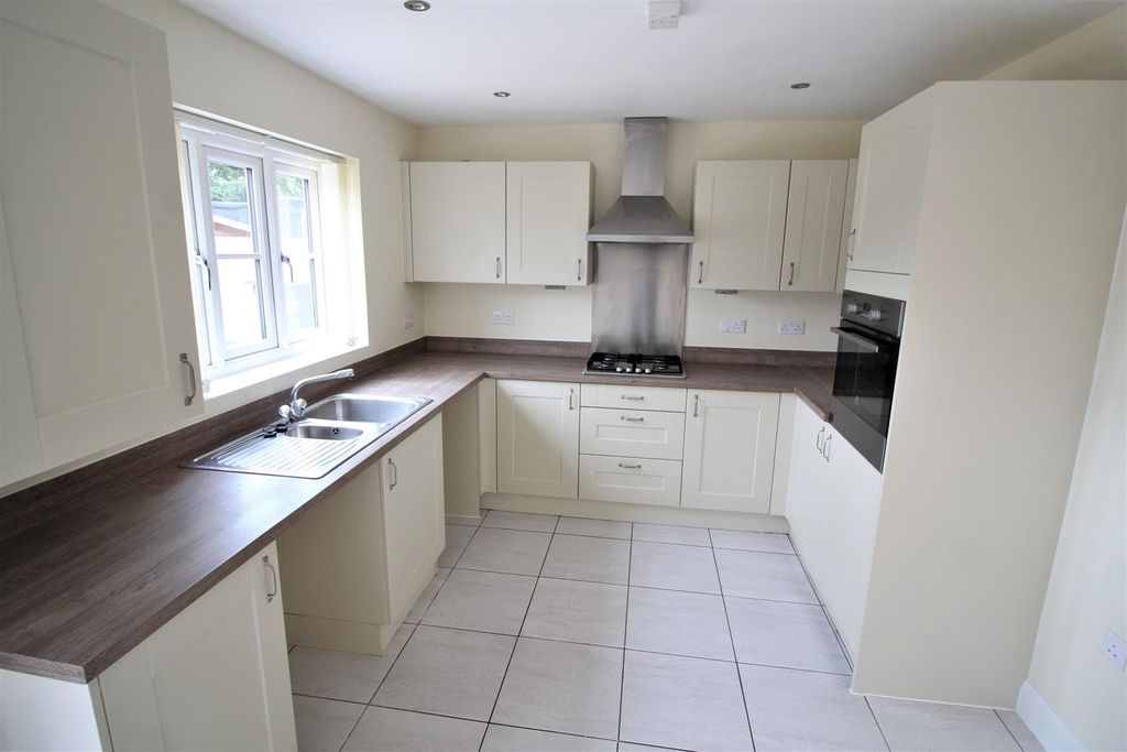 Property photo 3 of 10 Kitchen/Diner