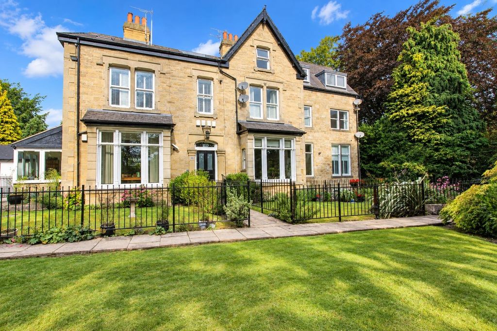 Property photo 1 of 12 Stunning Stone House With A Lush Green Front Lawn...