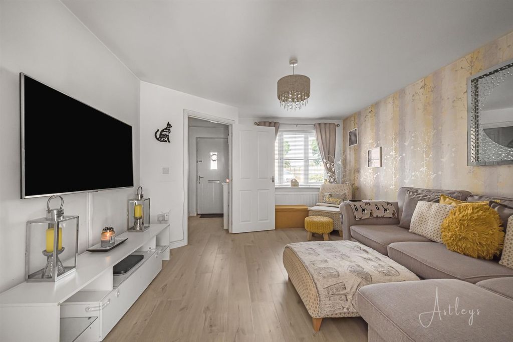 Property photo 3 of 19 Living Room