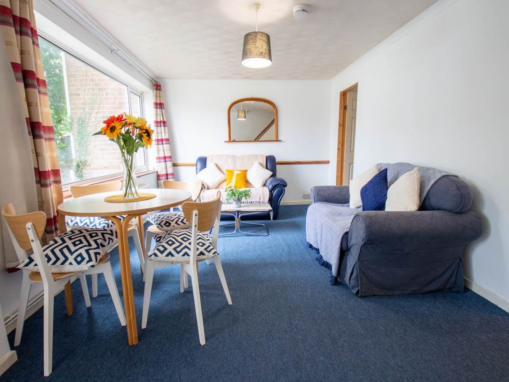 Property photo 1 of 12 Living Room