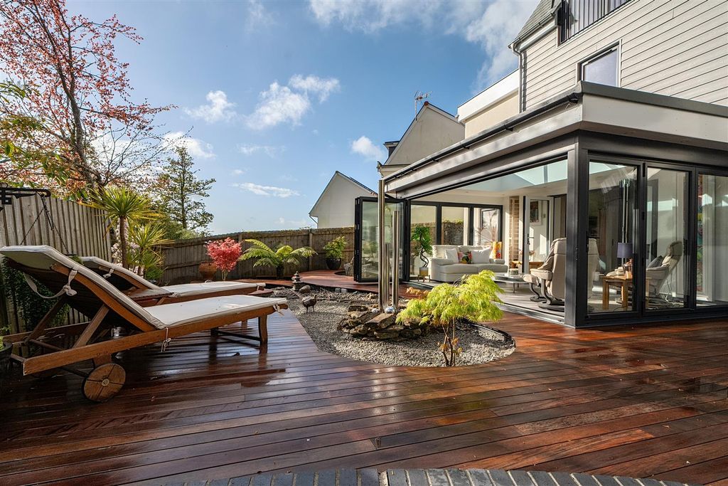 Property photo 2 of 24