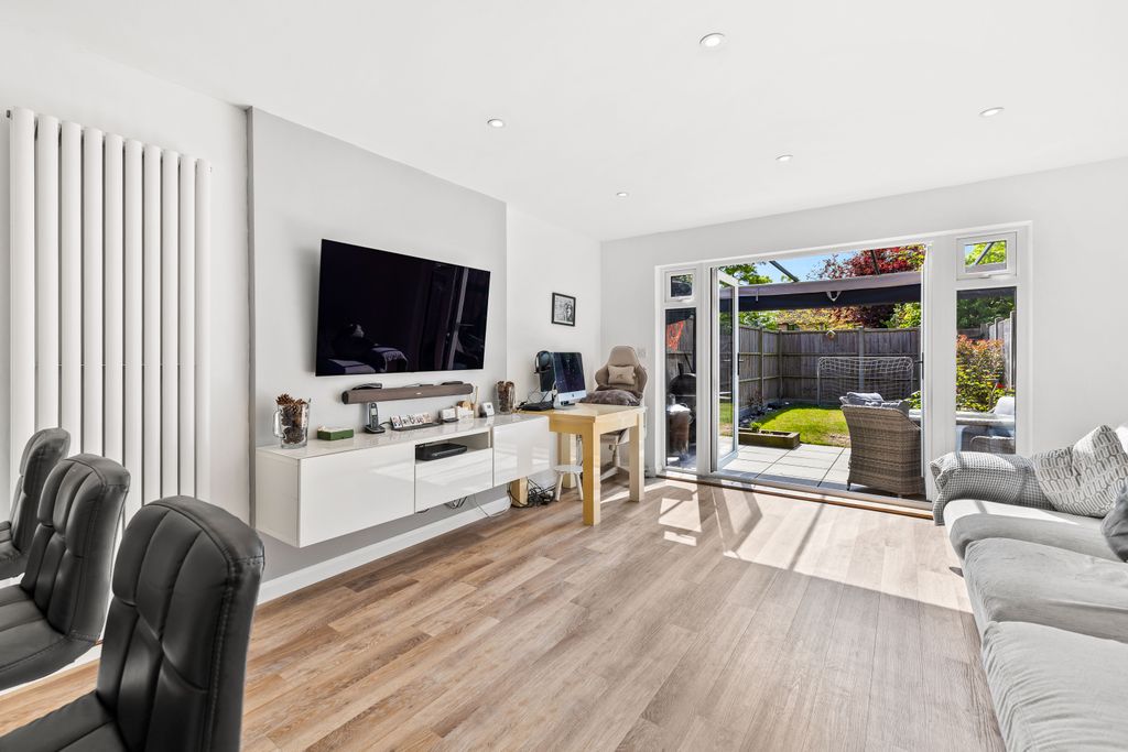 Property photo 3 of 12 Image9.Jpg