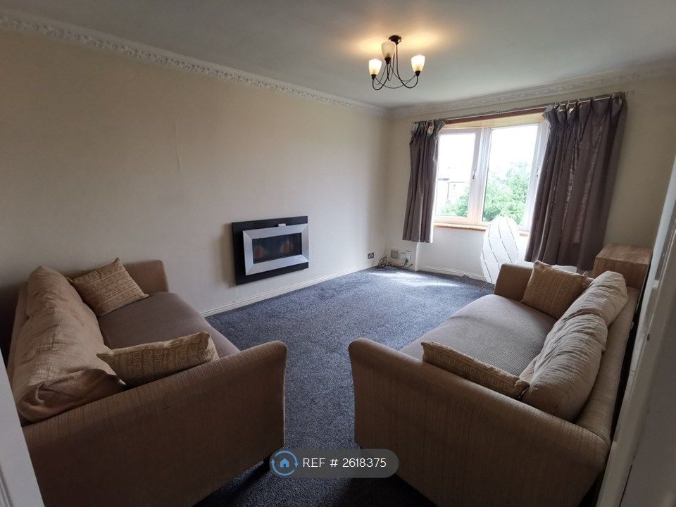 Property photo 3 of 18 Lounge