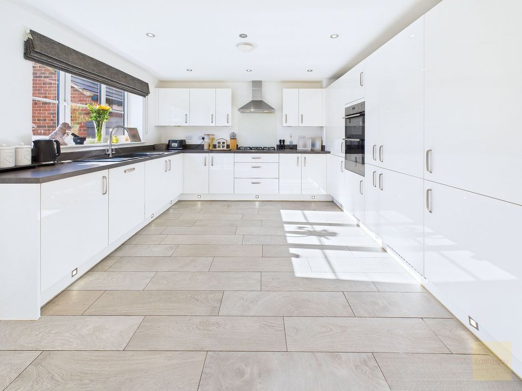 Property photo 2 of 20 Kitchen