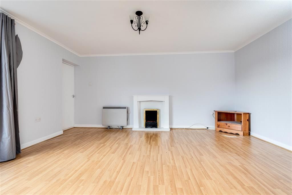 Property photo 3 of 7 Living Room