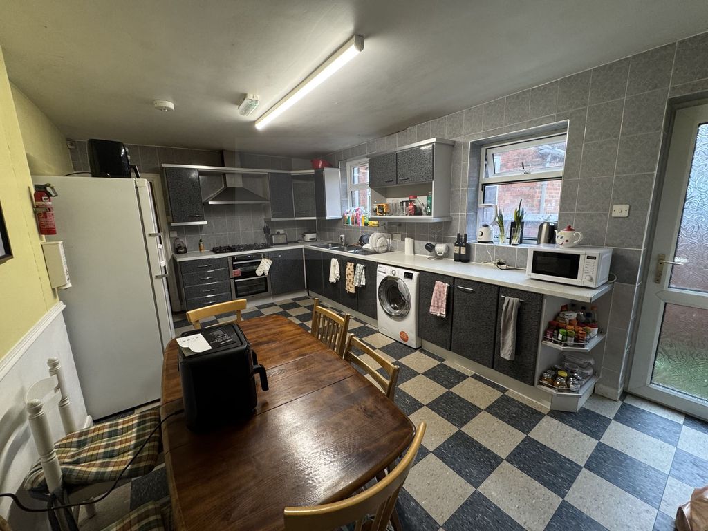 Property photo 2 of 15 Photo 4