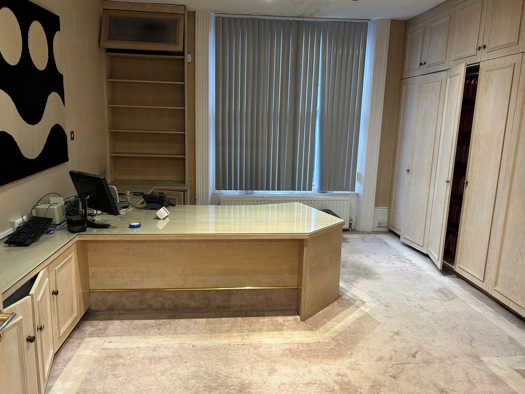 Property photo 3 of 6 Photo 4