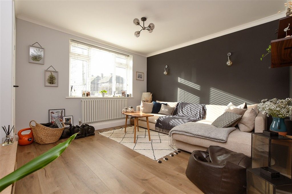 Property photo 2 of 14 Lounge